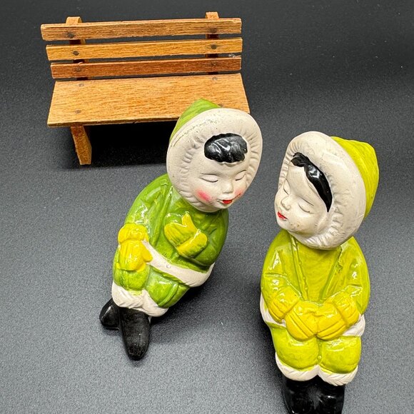 Vintage Kissing Inuit Salt and Pepper Shakers Ceramic Eskimos Sitting Bench - Picture 3 of 6